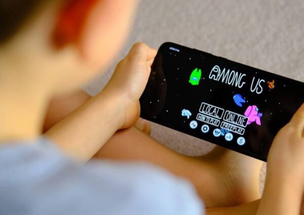 AMONG US: CONOCE CUALES SON LOS PELIGROS OCULTOS DETRÁS DEL JUEGO Y COMO PREVENIRLOS