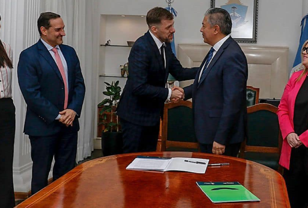 Grooming Argentina y Gobierno de Neuquén firman convenio para prevenir violencias digitales contra NNyA.